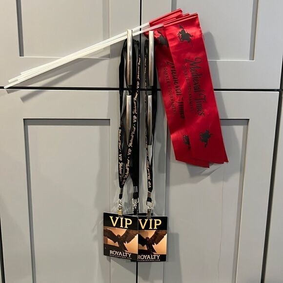 VIP Medieval Times pass and flags - Picture 1 of 6